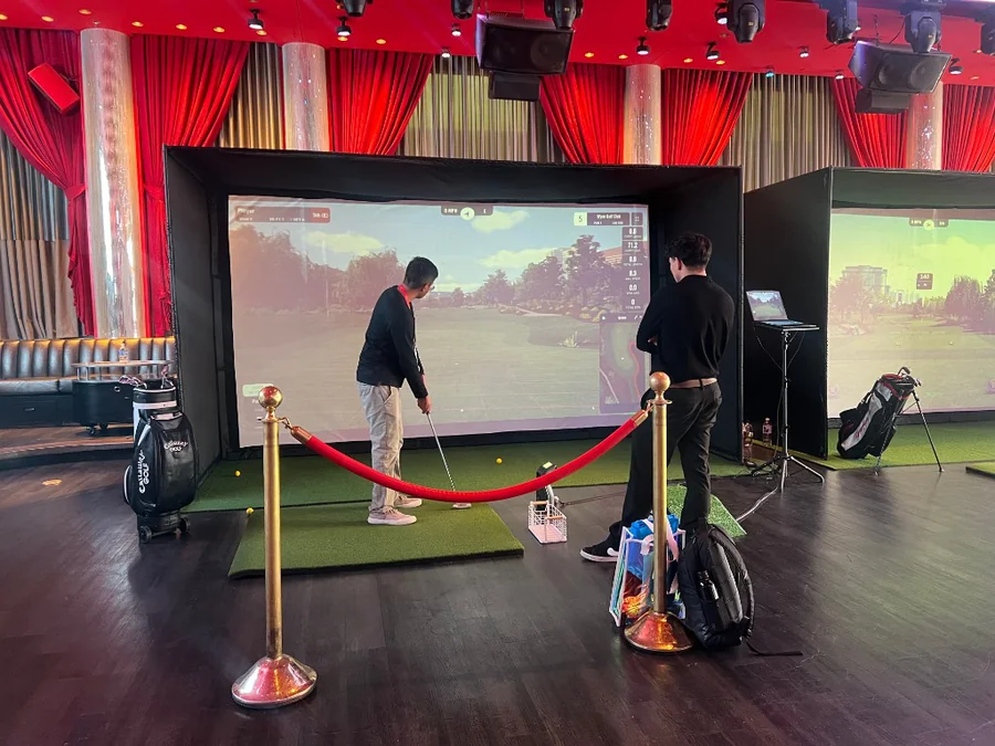 Interactive golf rental attraction in Boston for indoor venues and covered outdoor spaces